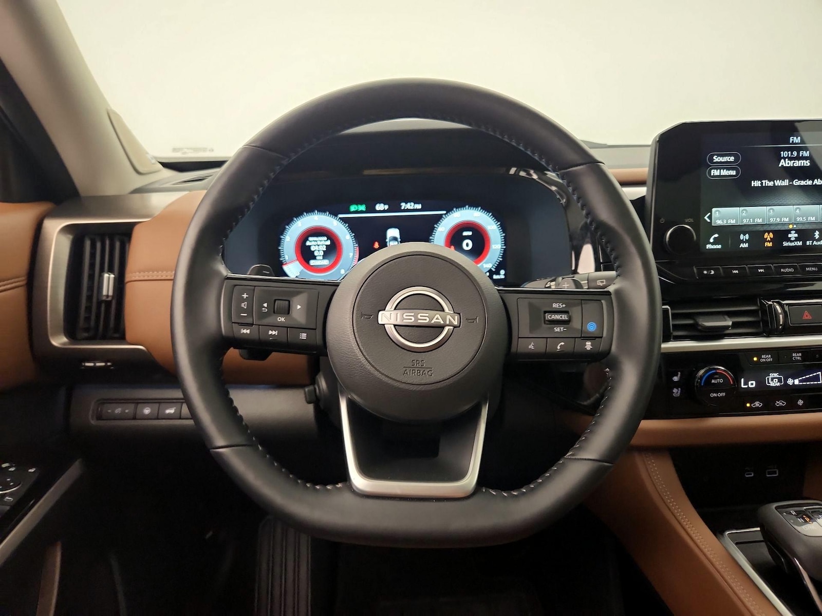 2025 Nissan Pathfinder Platinum - Photo 9