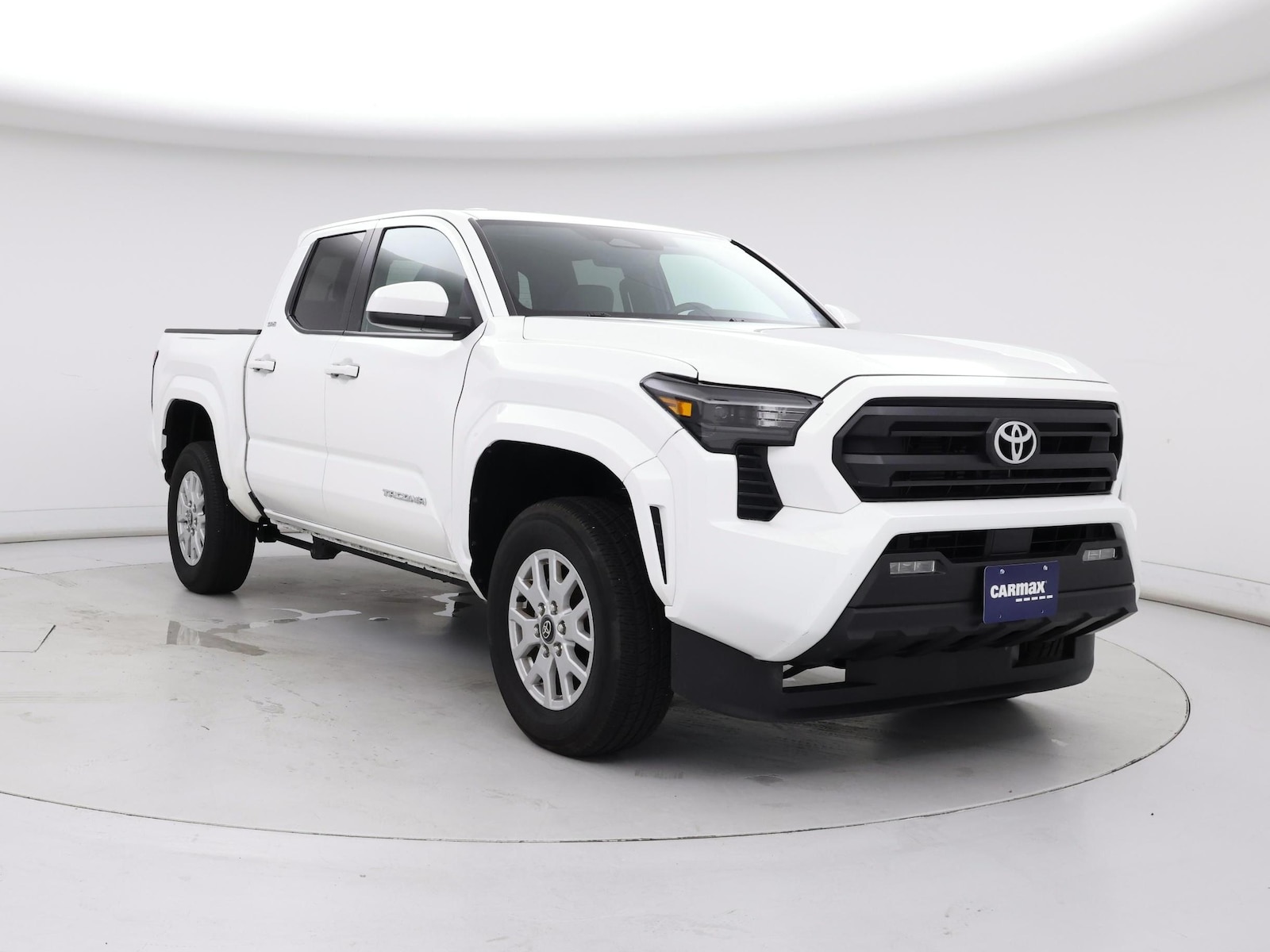 2025 Toyota Tacoma SR5 - Photo 2
