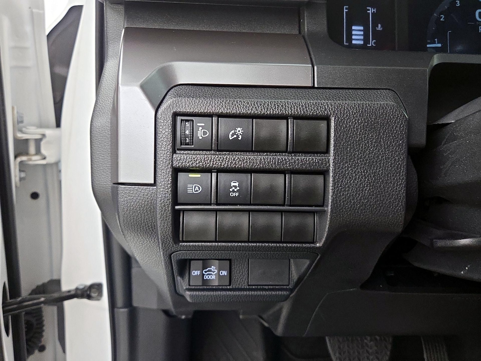2025 Toyota Tacoma SR5 - Photo 14