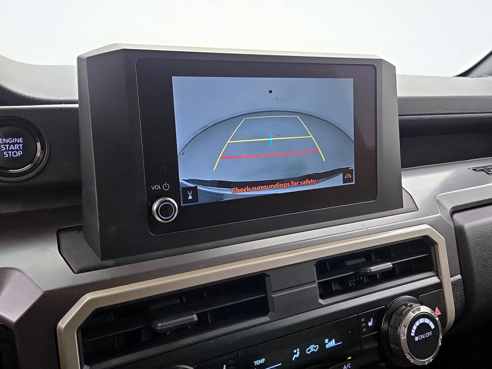 2025 Toyota Tacoma SR5 - Photo 15