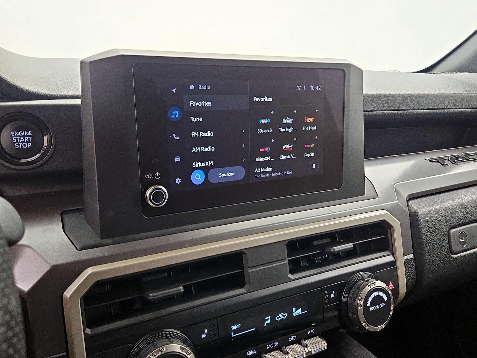2025 Toyota Tacoma SR5 - Photo 16