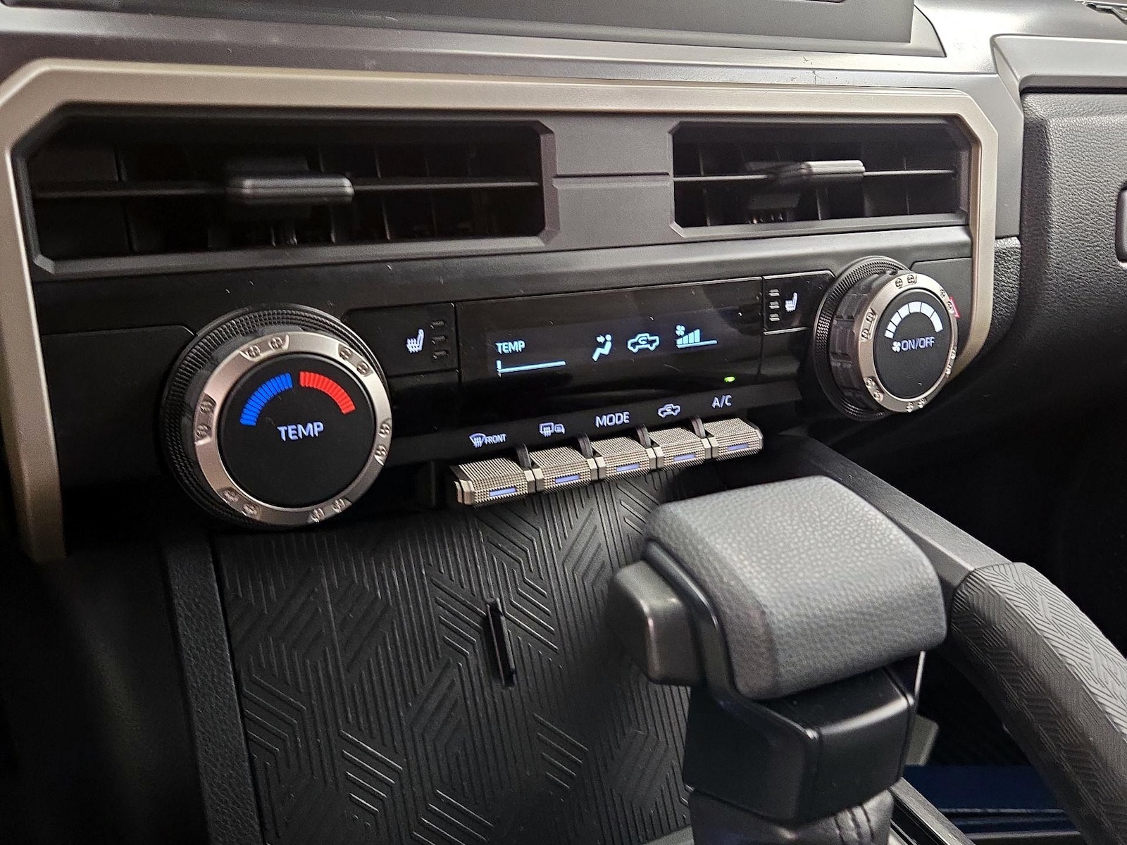 2025 Toyota Tacoma SR5 - Photo 17
