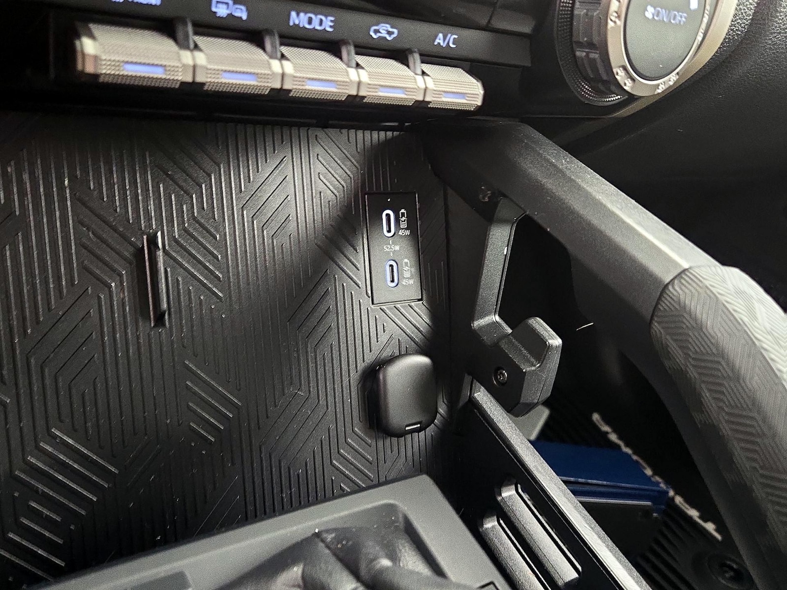 2025 Toyota Tacoma SR5 - Photo 19