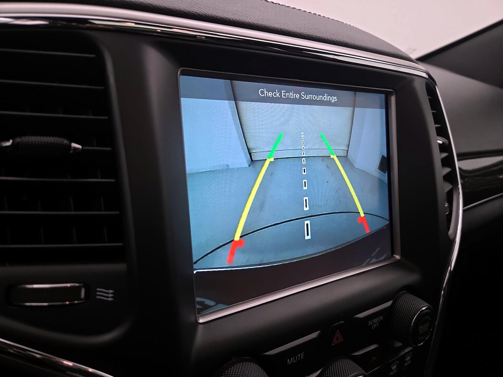 2018 Jeep Grand Cherokee Overland - Photo 16