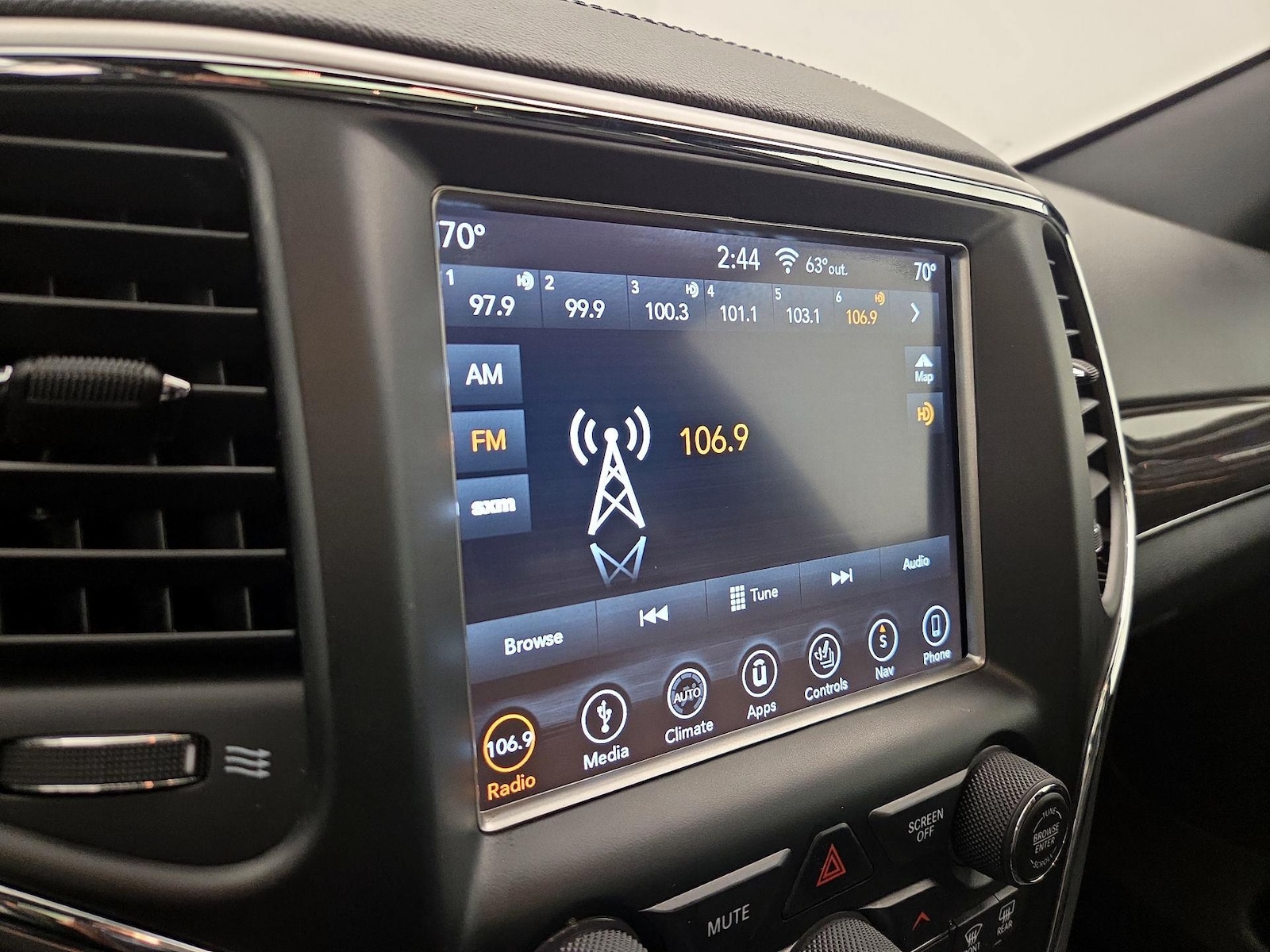 2018 Jeep Grand Cherokee Overland - Photo 17