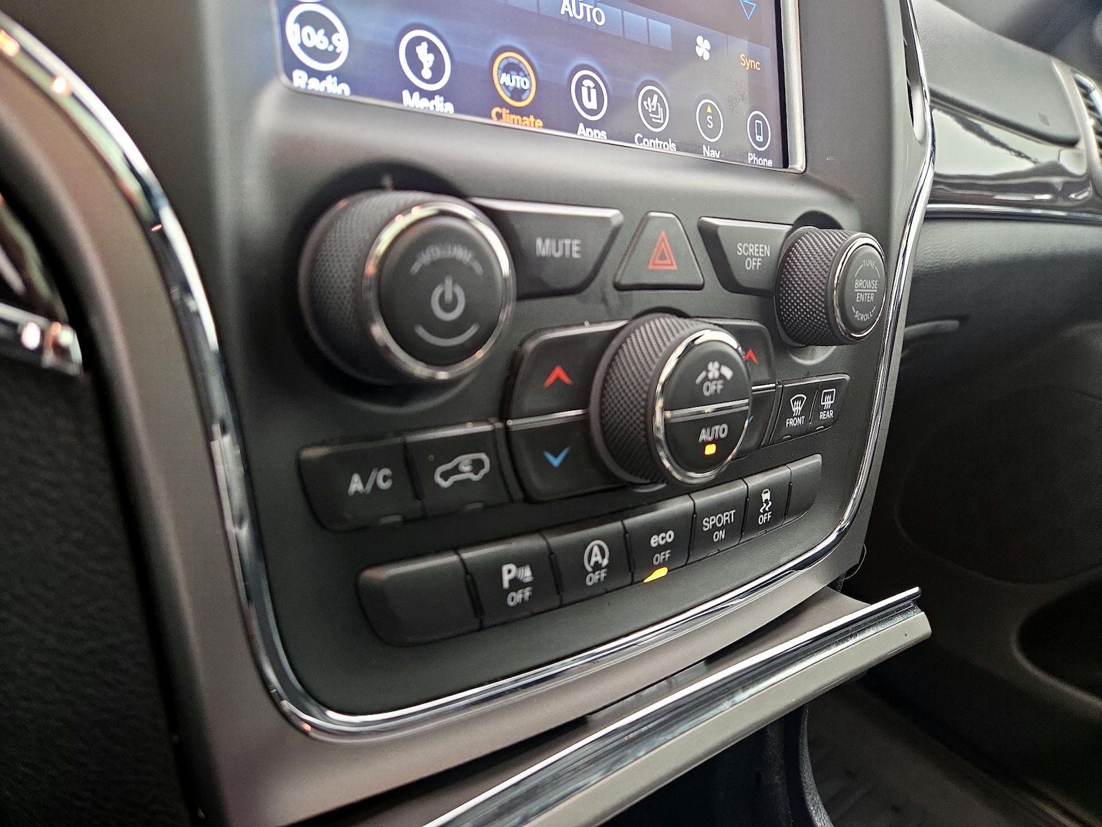 2018 Jeep Grand Cherokee Overland - Photo 18