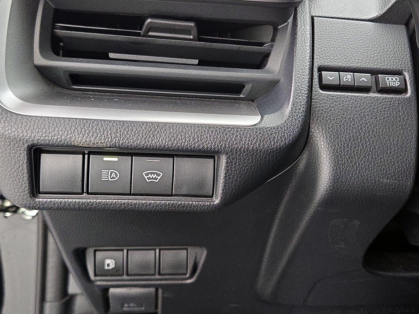 2026 Toyota Prius LE - Photo 14