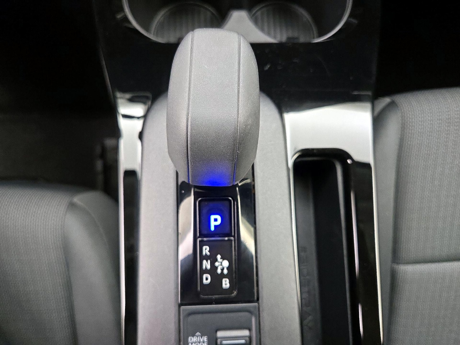 2026 Toyota Prius LE - Photo 18