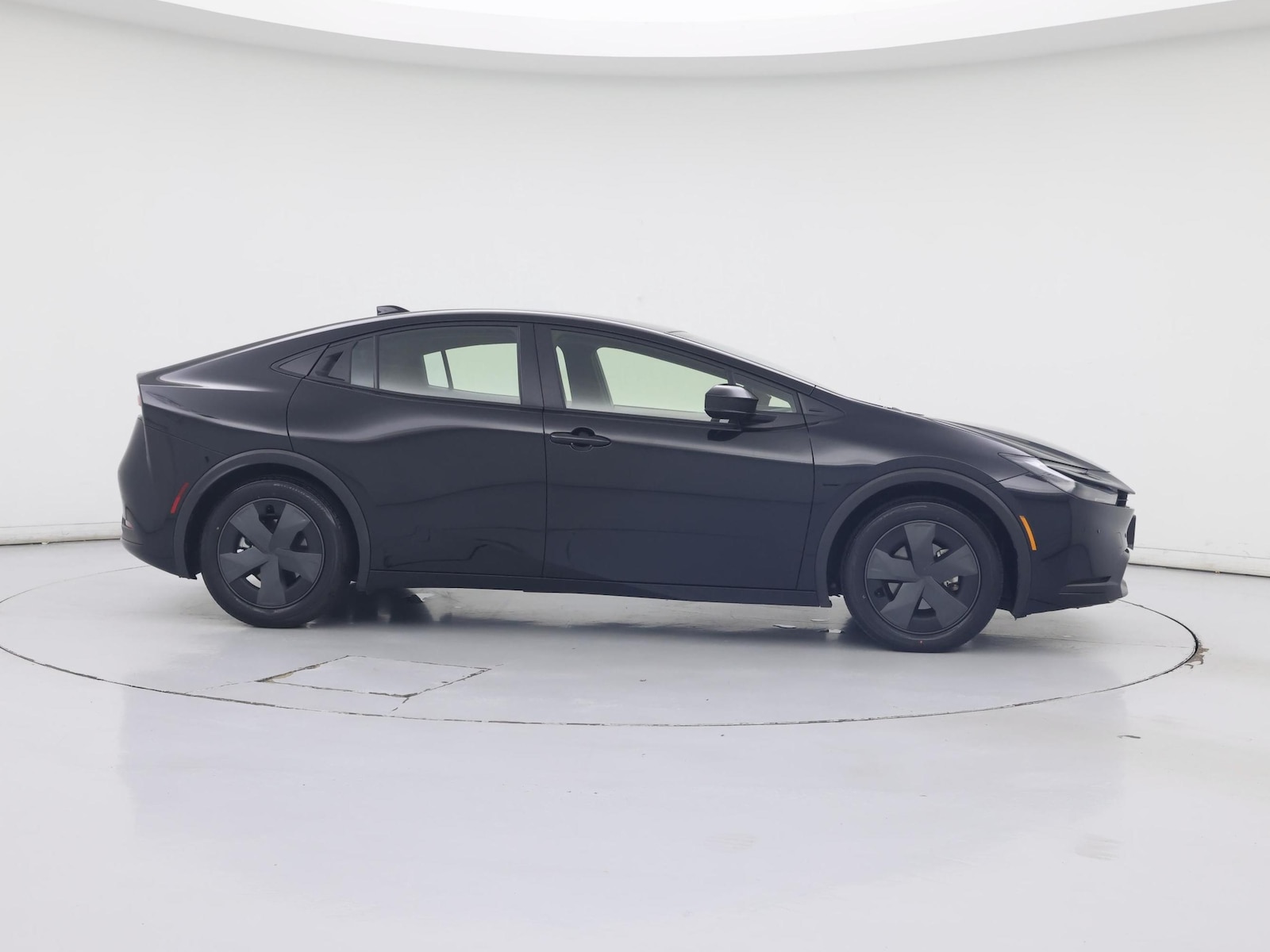 2026 Toyota Prius LE - Photo 8