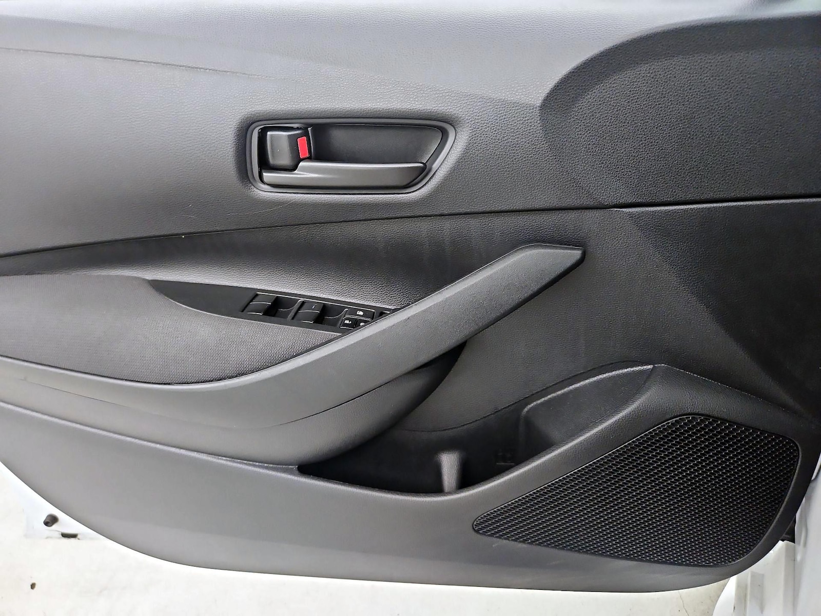2026 Toyota Corolla LE - Photo 13