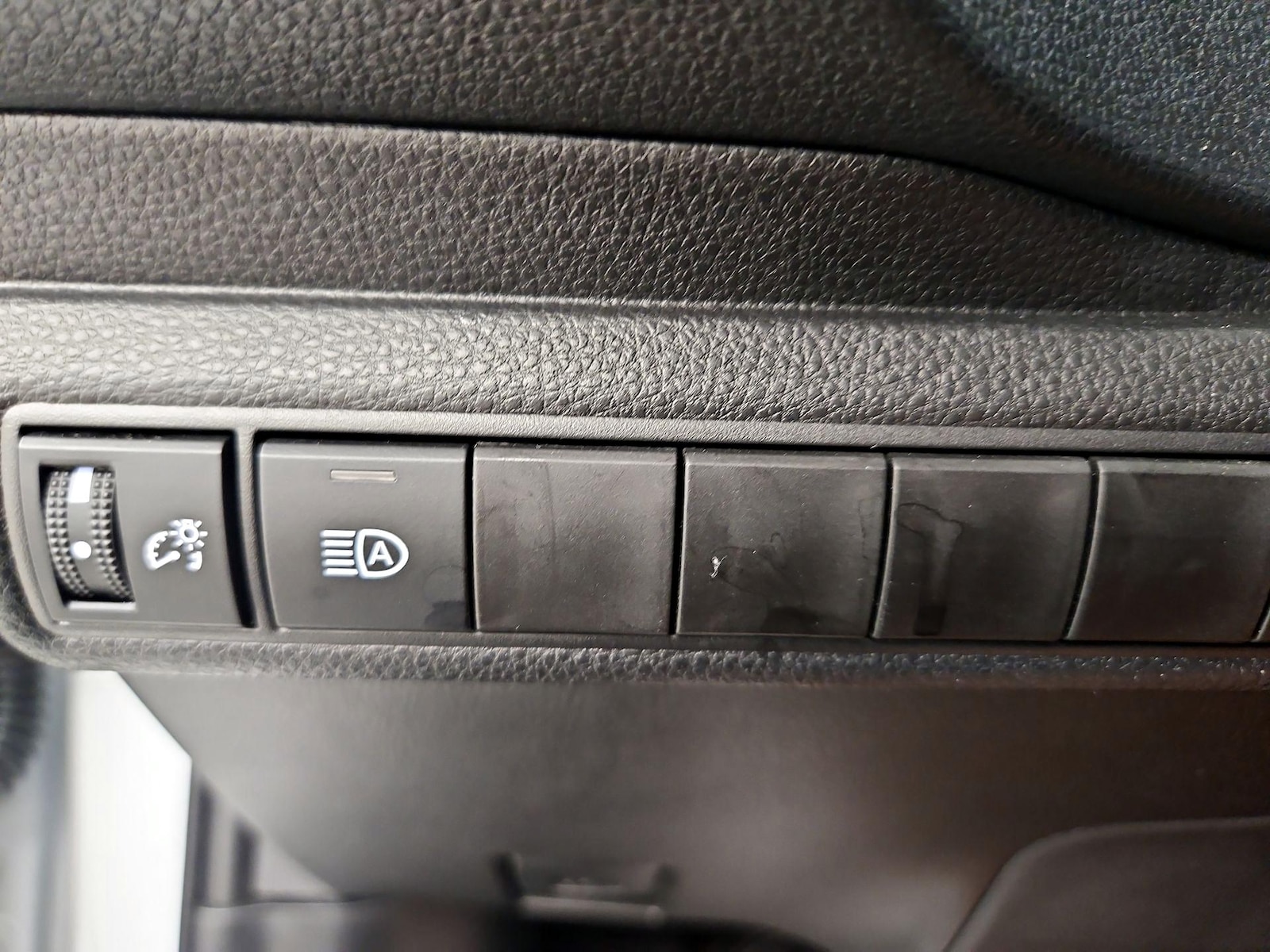 2026 Toyota Corolla LE - Photo 14