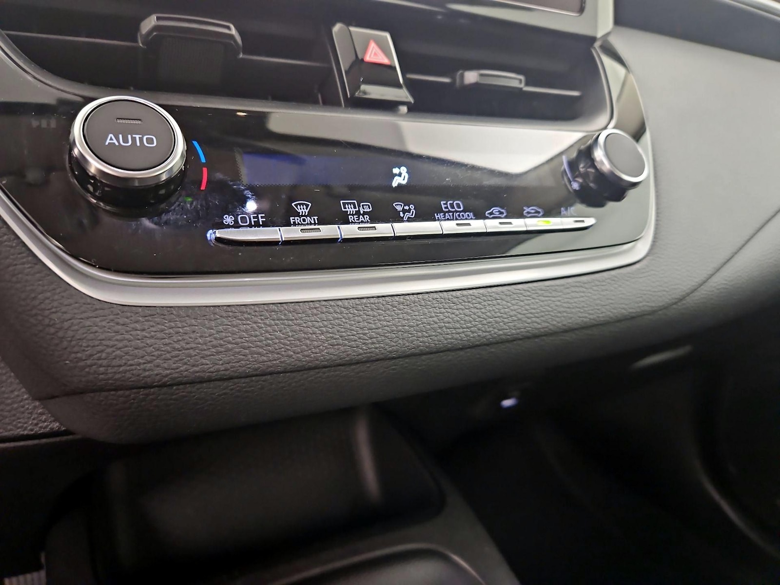 2026 Toyota Corolla LE - Photo 17