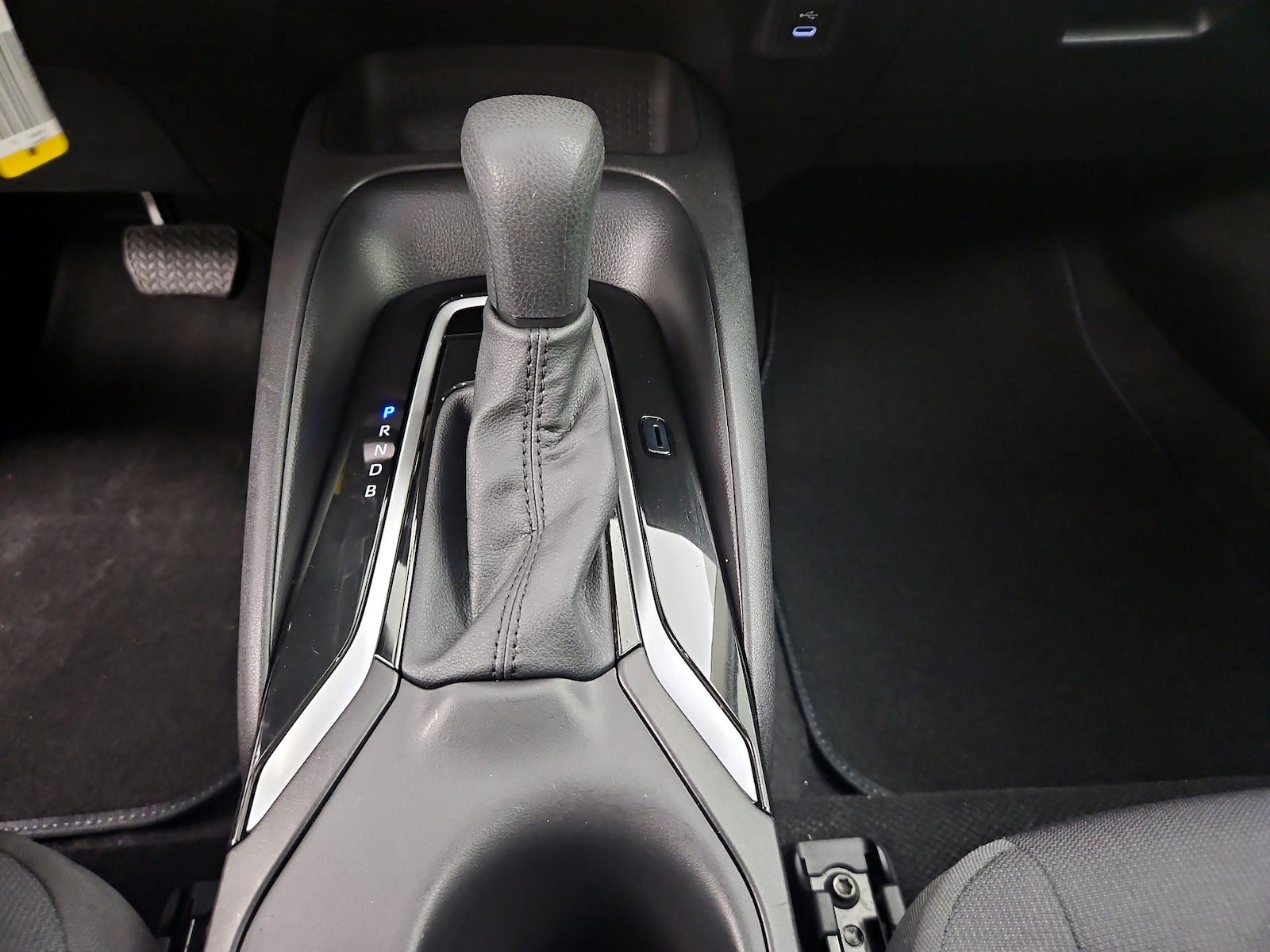 2026 Toyota Corolla LE - Photo 18