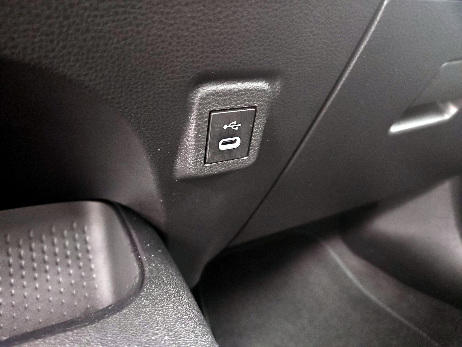 2026 Toyota Corolla LE - Photo 19