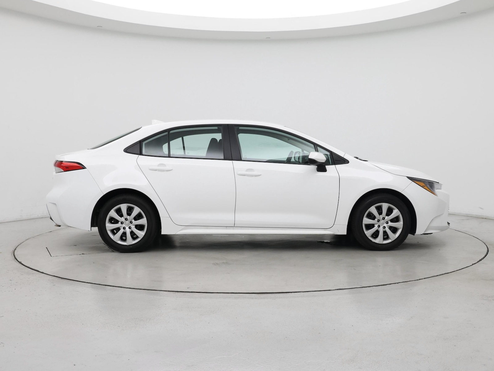 2026 Toyota Corolla LE - Photo 8