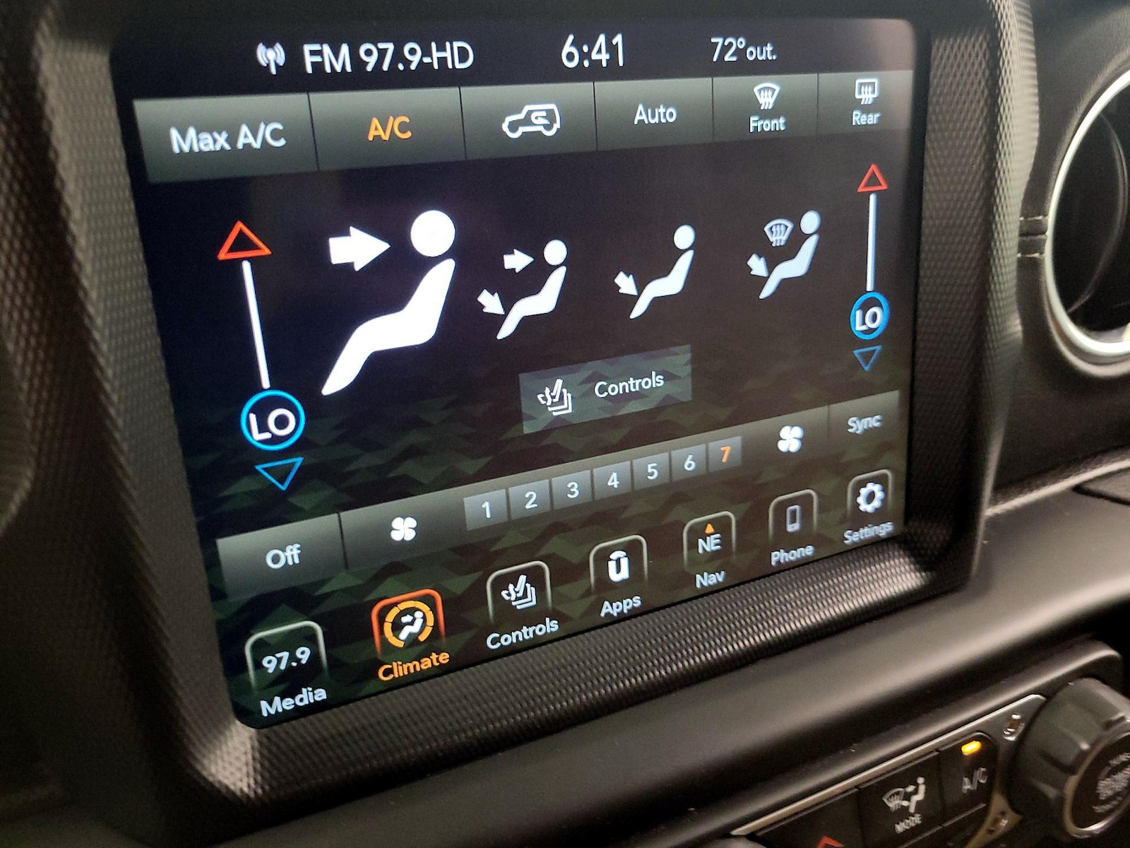 2022 Jeep Wrangler Unlimited Sahara 4XE - Photo 17