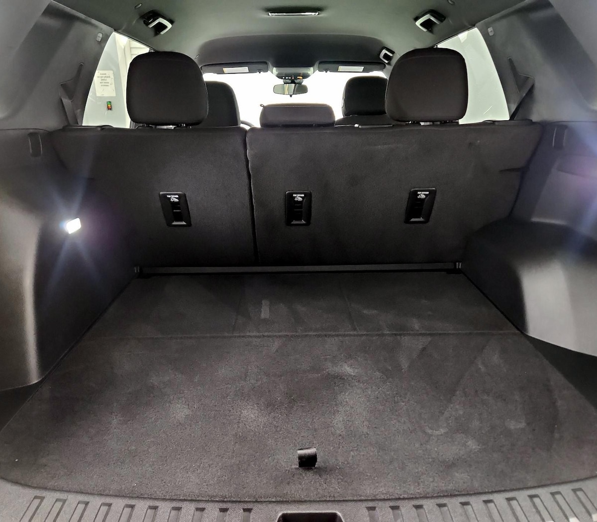 Trunk/Cargo (Seats Up)