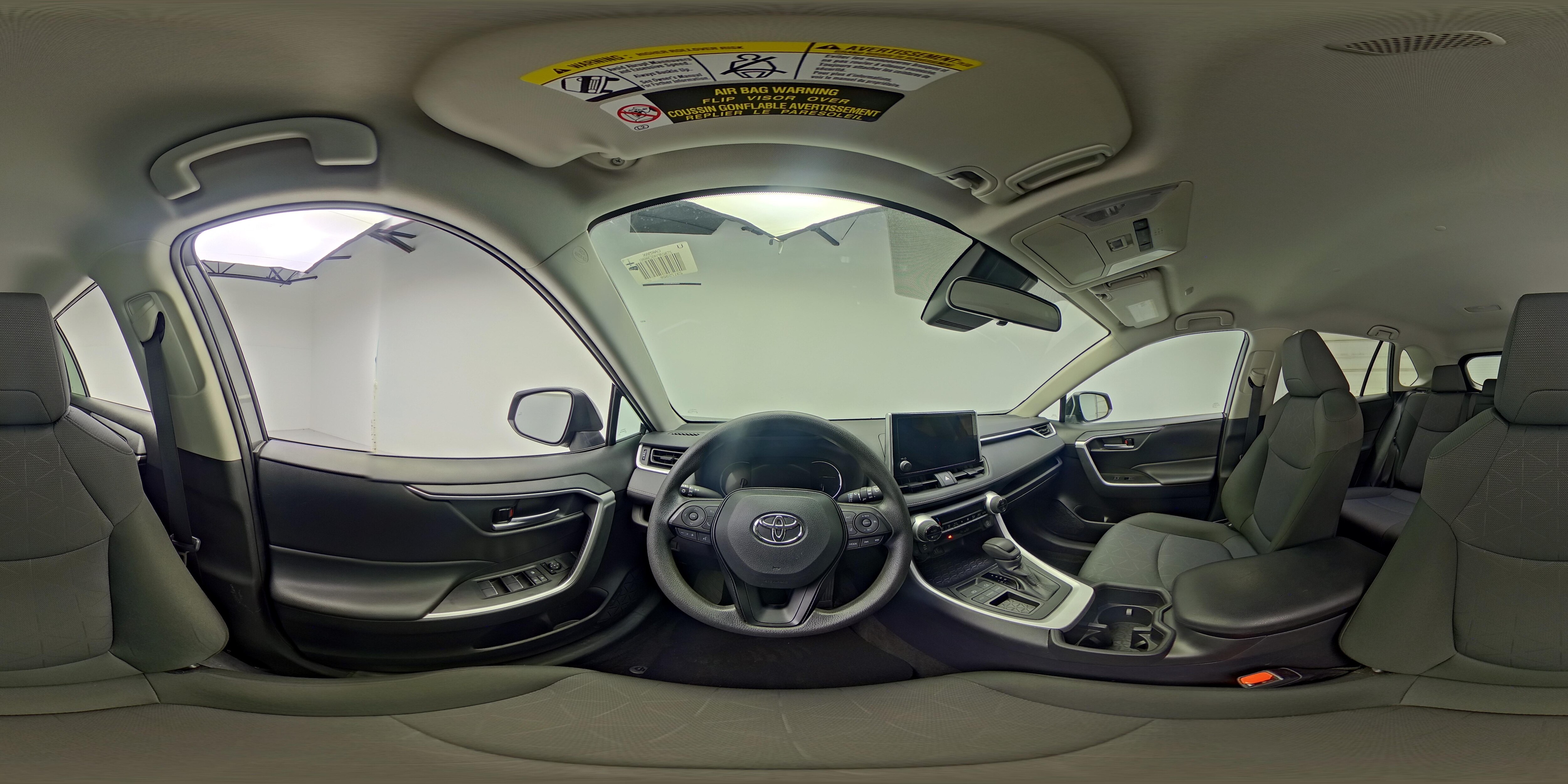 2025 Toyota RAV4 XLE - Photo 27
