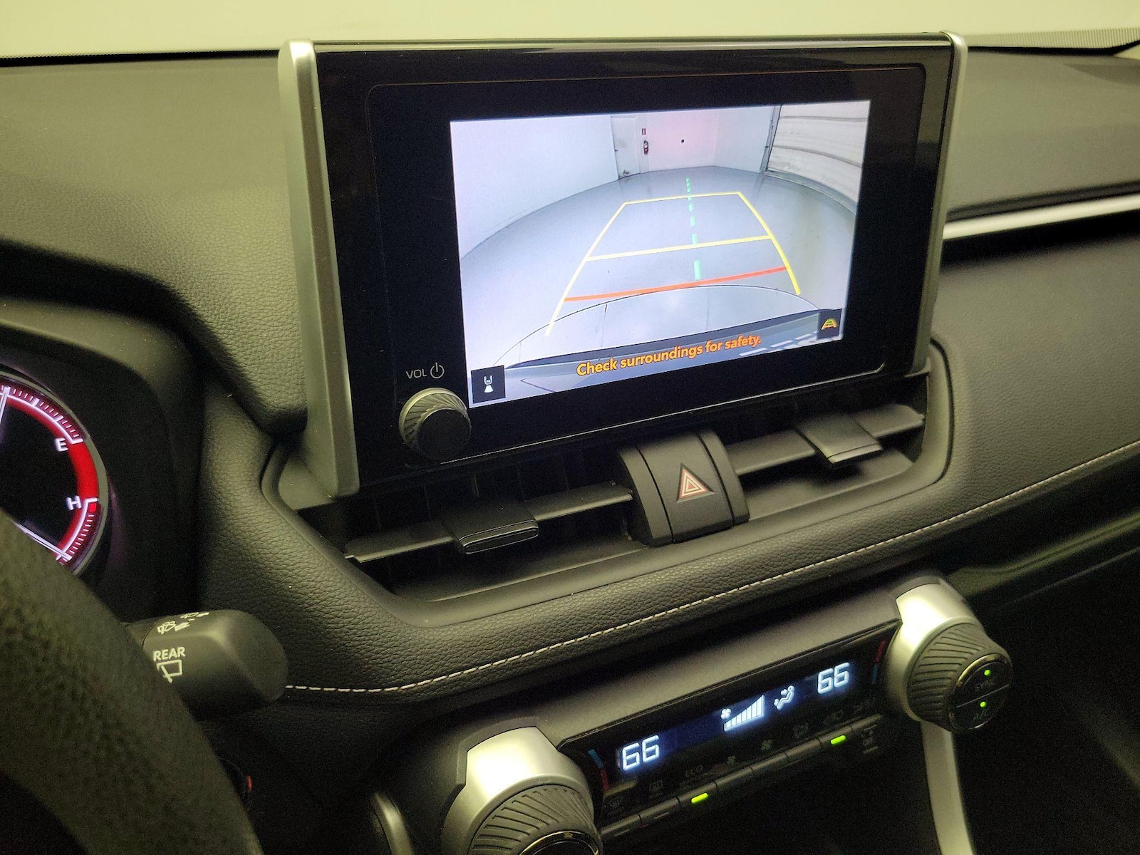 2025 Toyota RAV4 XLE - Photo 16