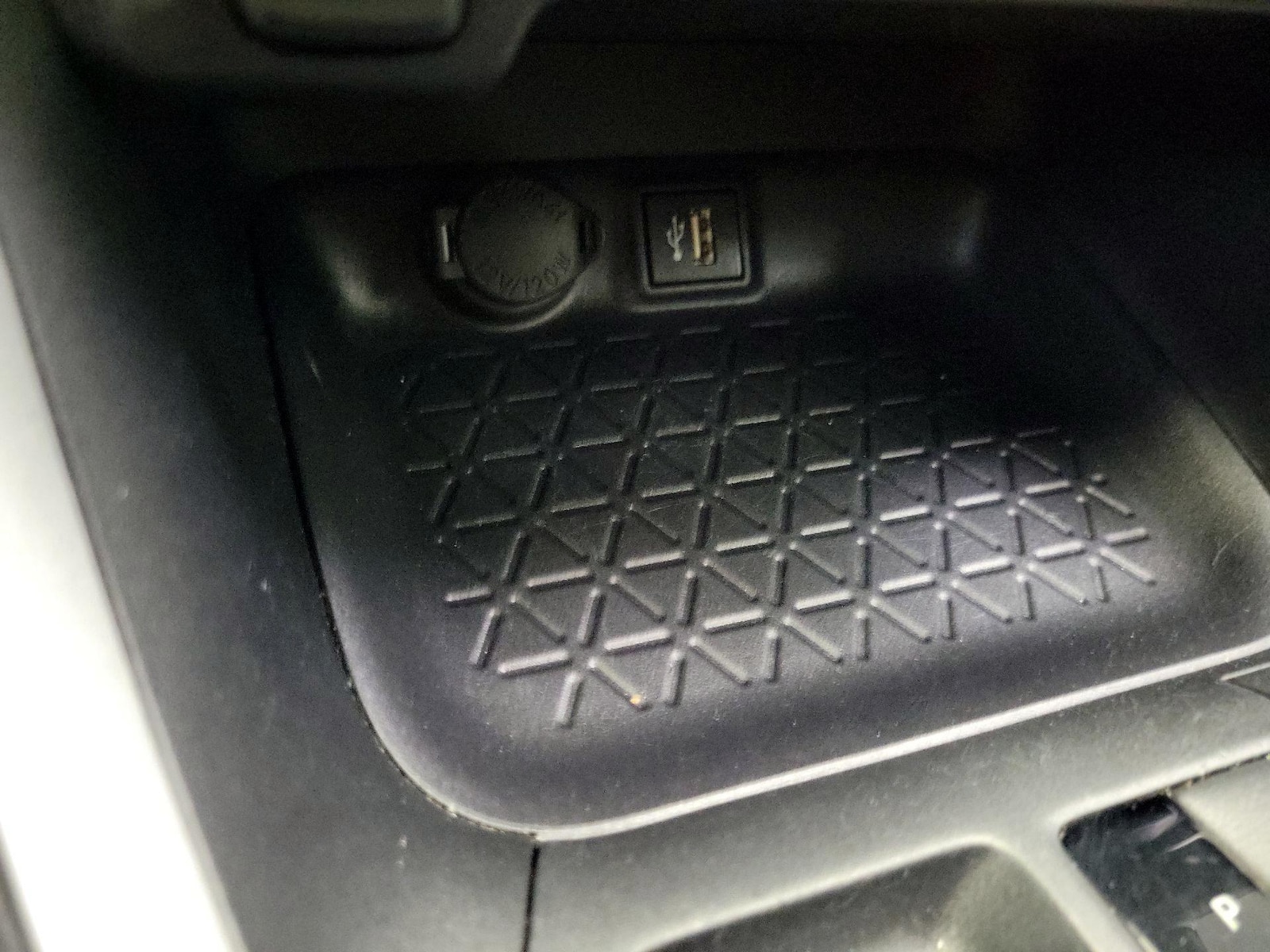 2025 Toyota RAV4 XLE - Photo 20