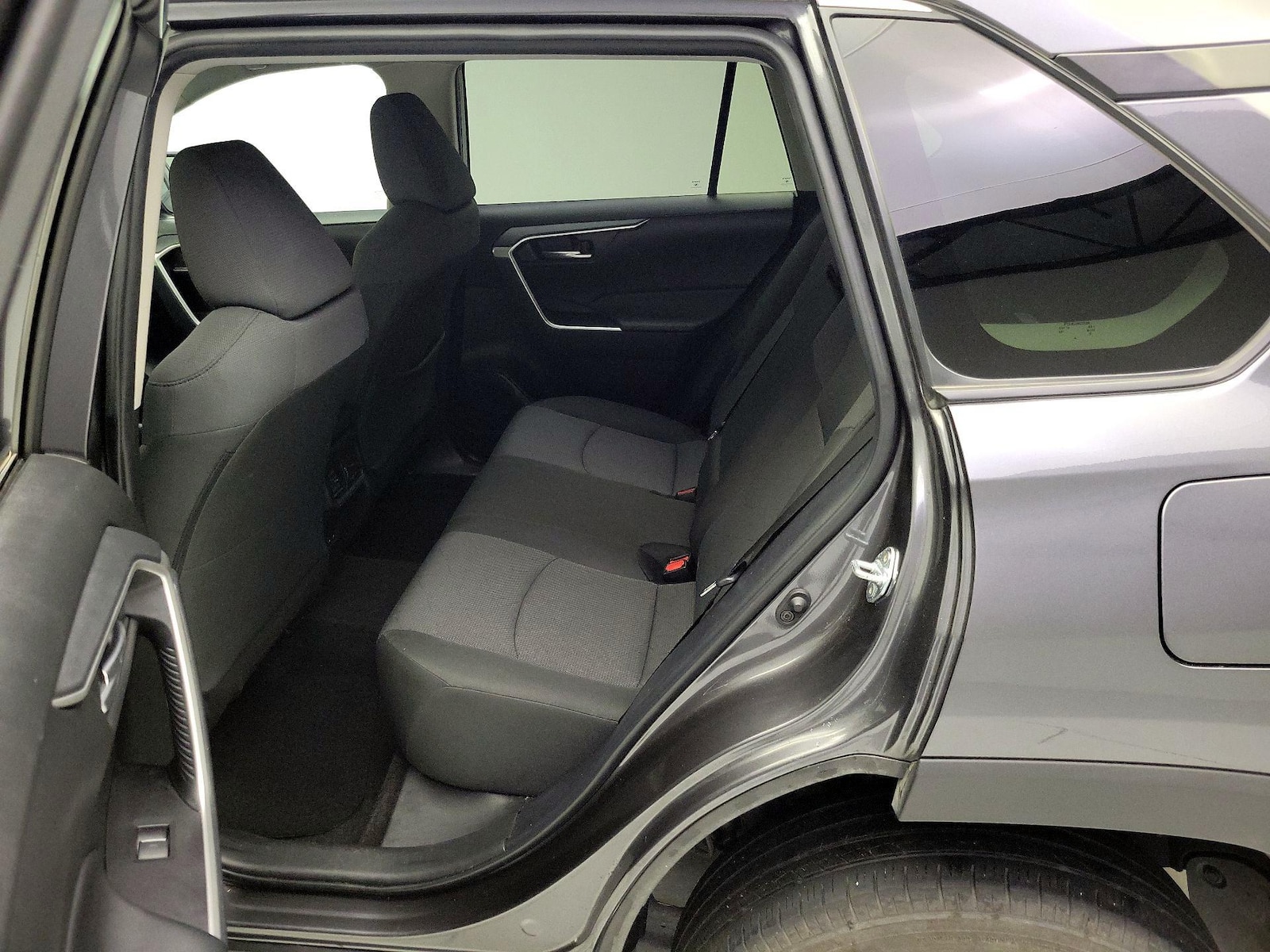 2025 Toyota RAV4 XLE - Photo 21