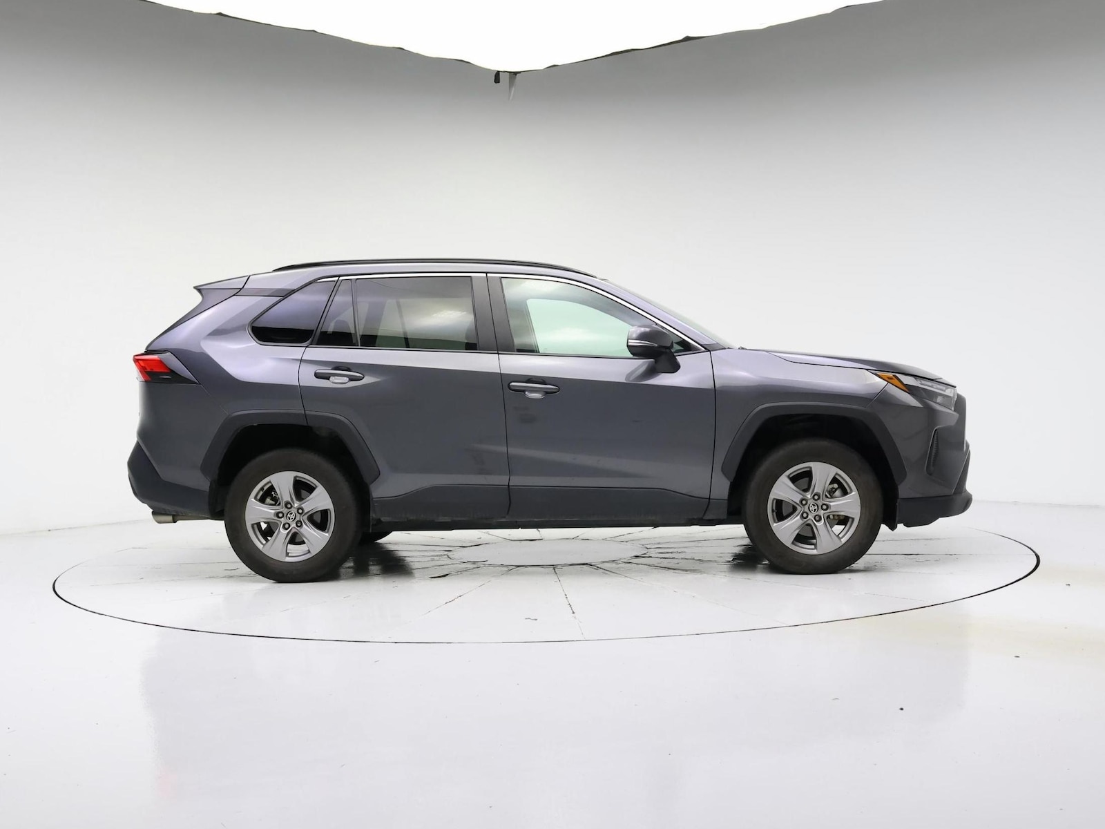 2025 Toyota RAV4 XLE - Photo 8