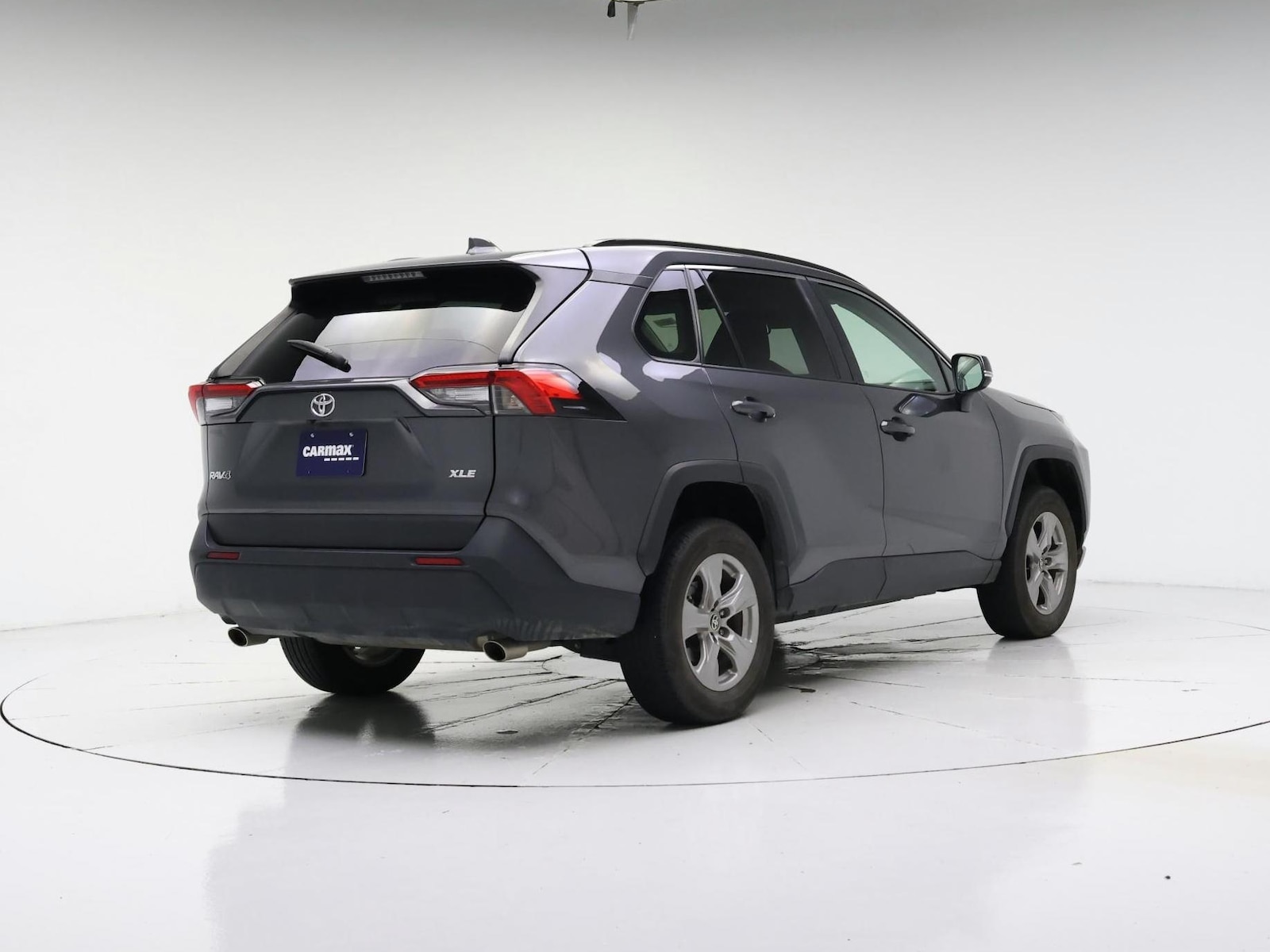 2025 Toyota RAV4 XLE - Photo 9