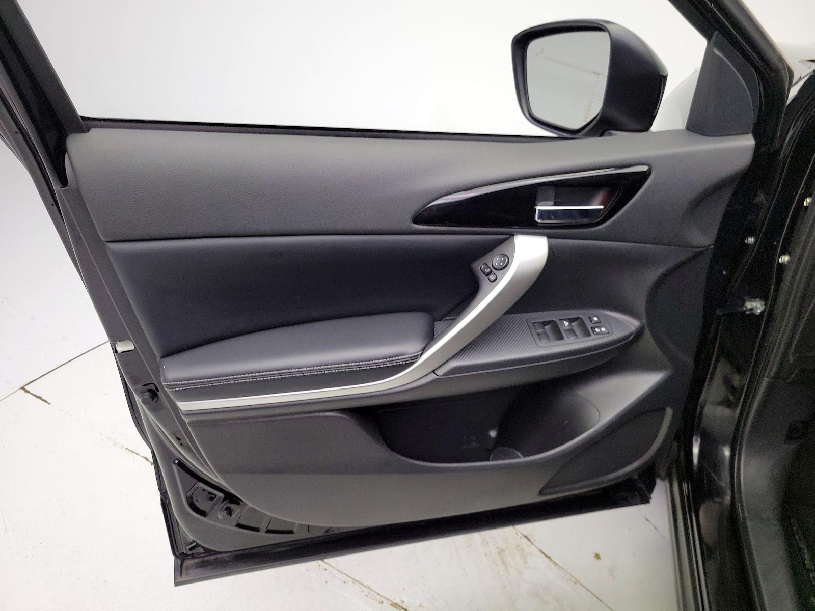 2025 Mitsubishi Eclipse Cross SE - Photo 13