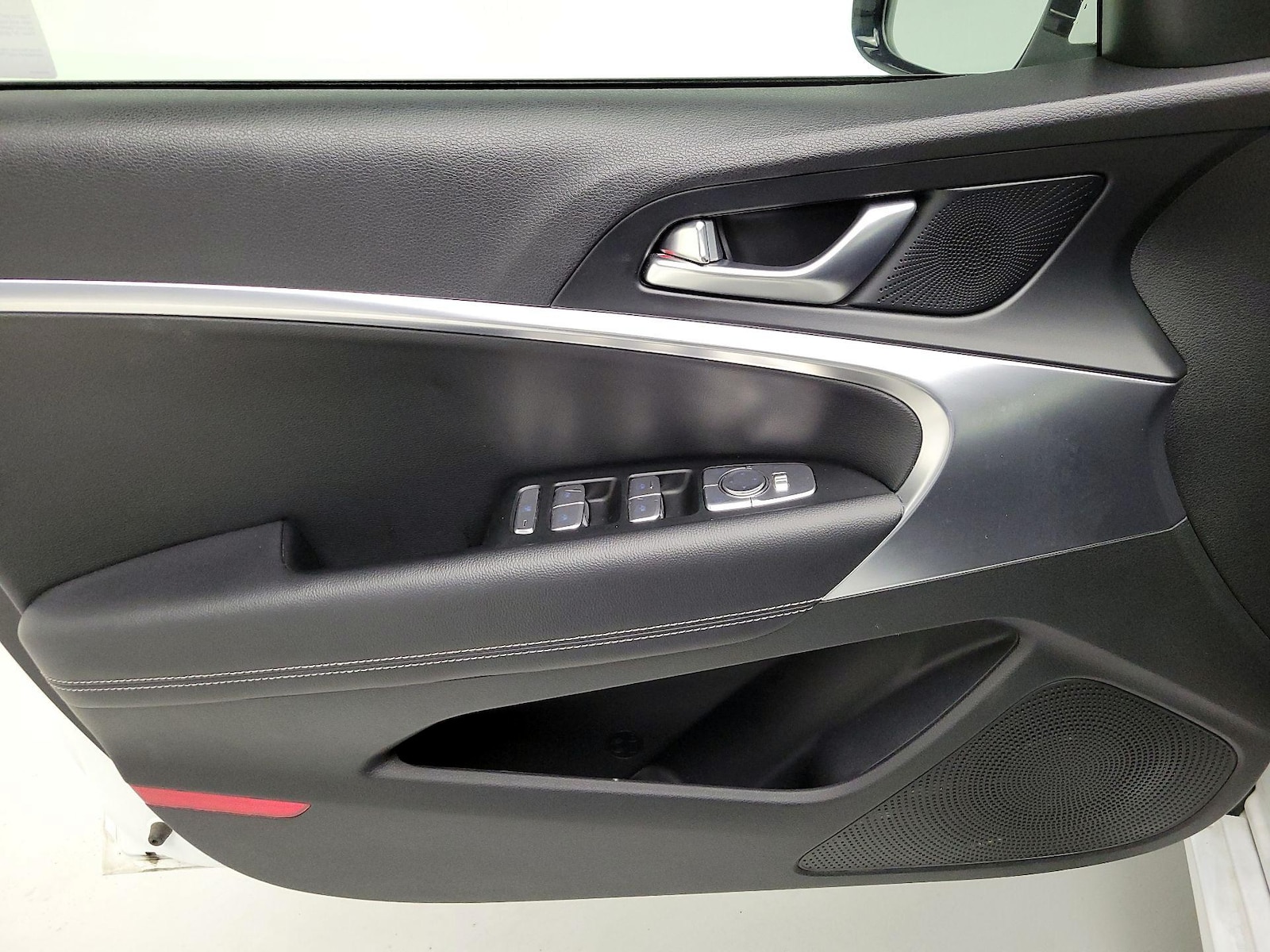 2025 GENESIS G70 Standard - Photo 13