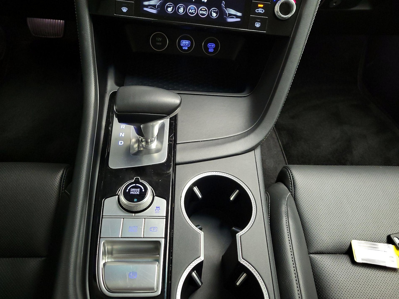 2025 GENESIS G70 Standard - Photo 18