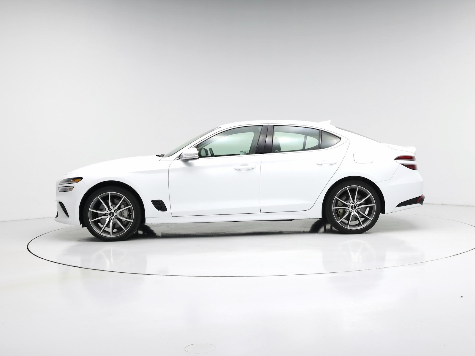 2025 GENESIS G70 Standard - Photo 4
