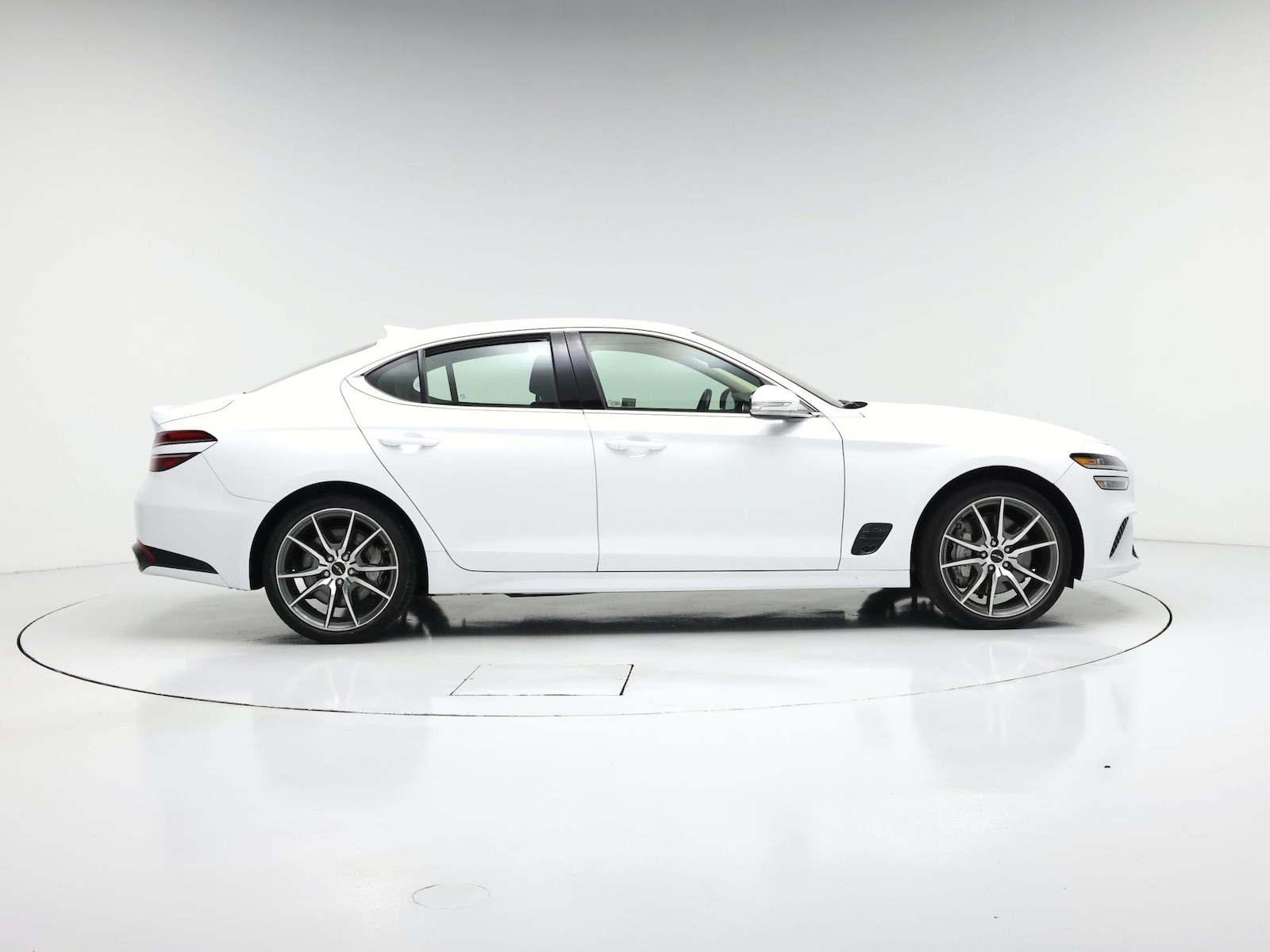 2025 GENESIS G70 Standard - Photo 8