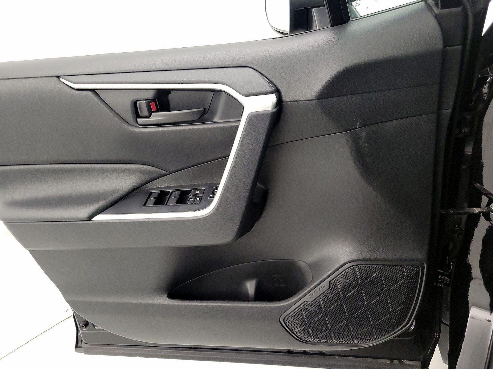 2025 Toyota RAV4 LE - Photo 13