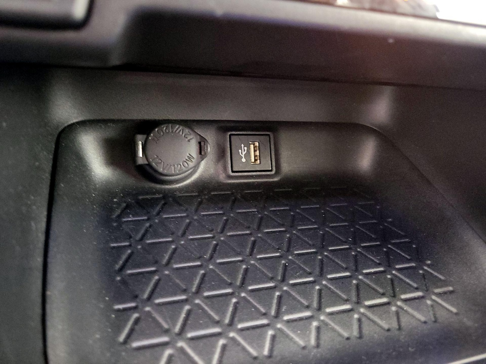 2025 Toyota RAV4 LE - Photo 19