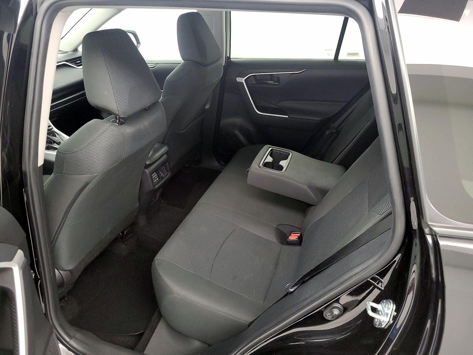 2025 Toyota RAV4 LE - Photo 20