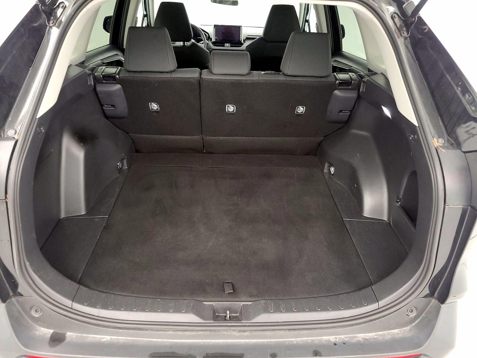 2025 Toyota RAV4 LE - Photo 21