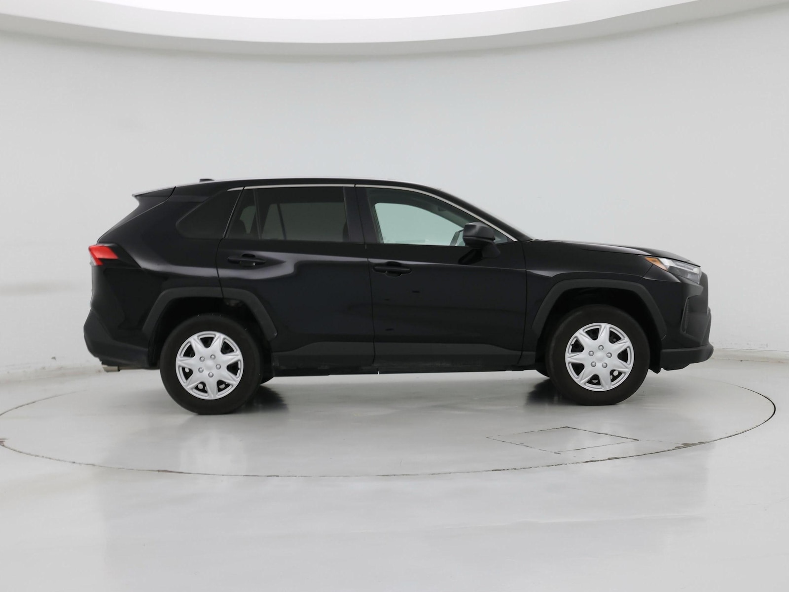2025 Toyota RAV4 LE - Photo 8