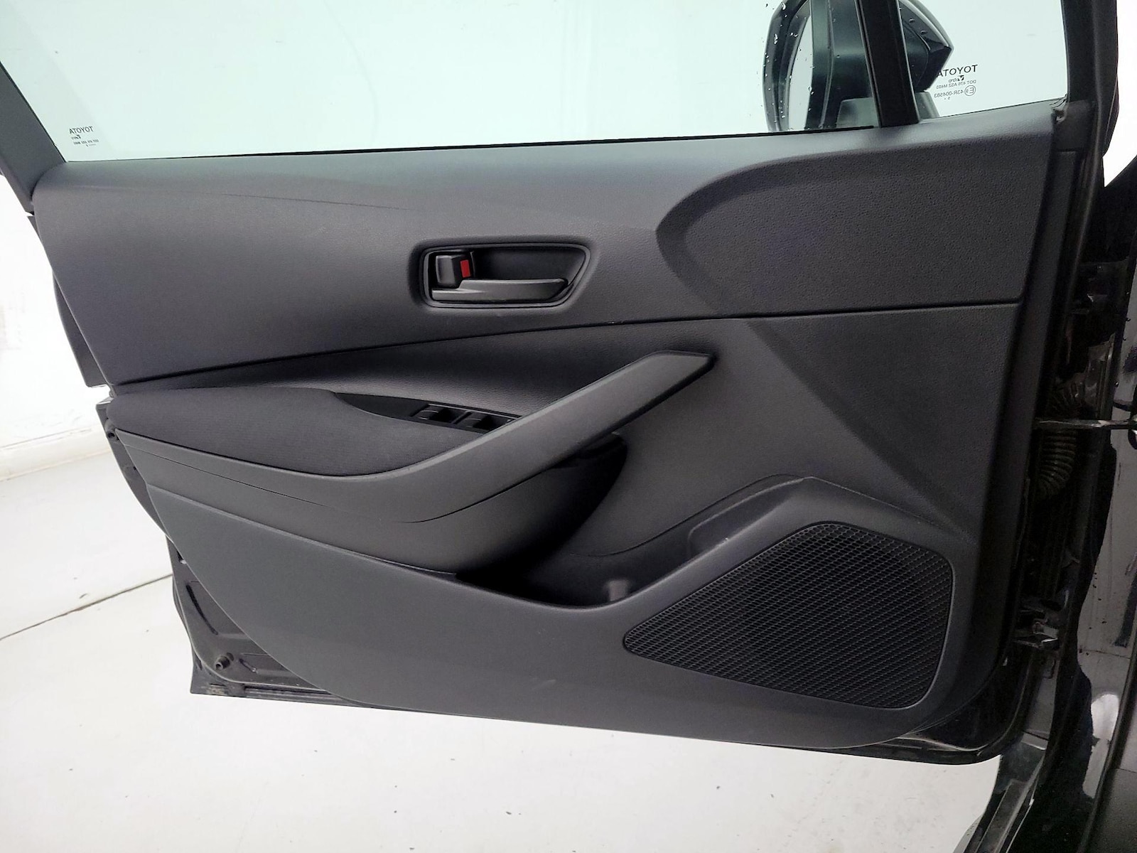 2026 Toyota Corolla LE - Photo 13