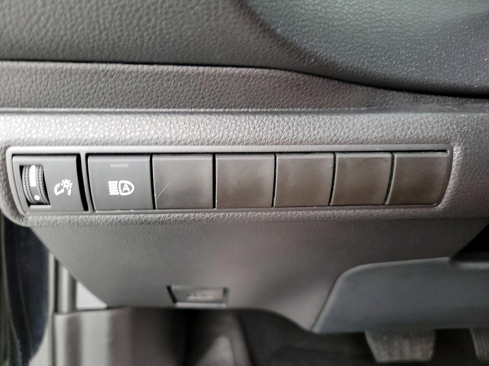 2026 Toyota Corolla LE - Photo 14