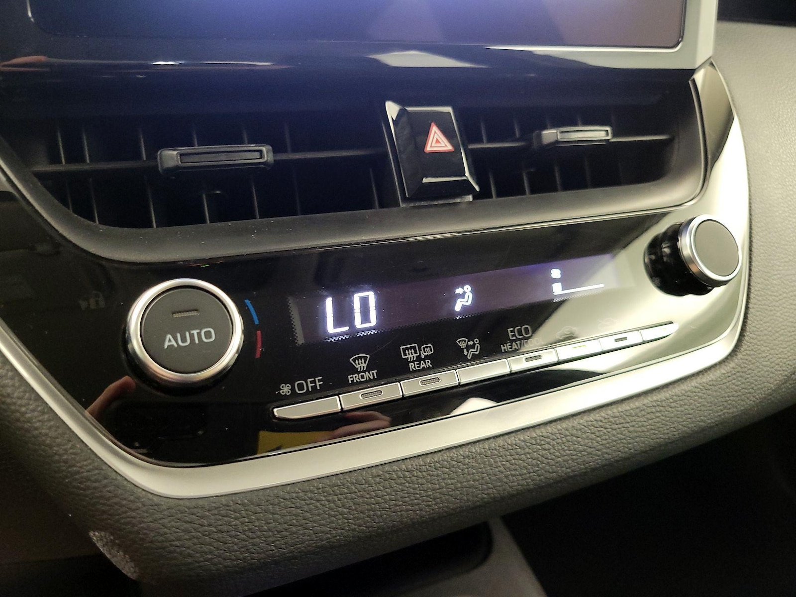 2026 Toyota Corolla LE - Photo 17