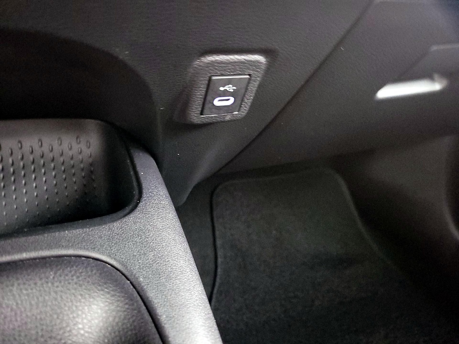 2026 Toyota Corolla LE - Photo 19