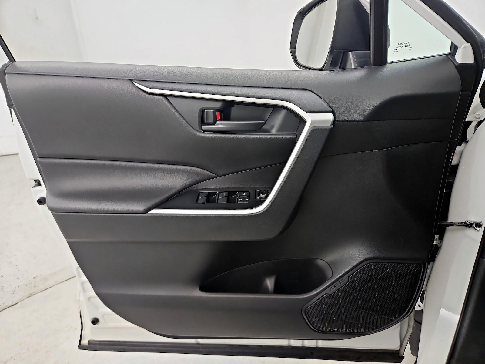 2025 Toyota RAV4 LE - Photo 13