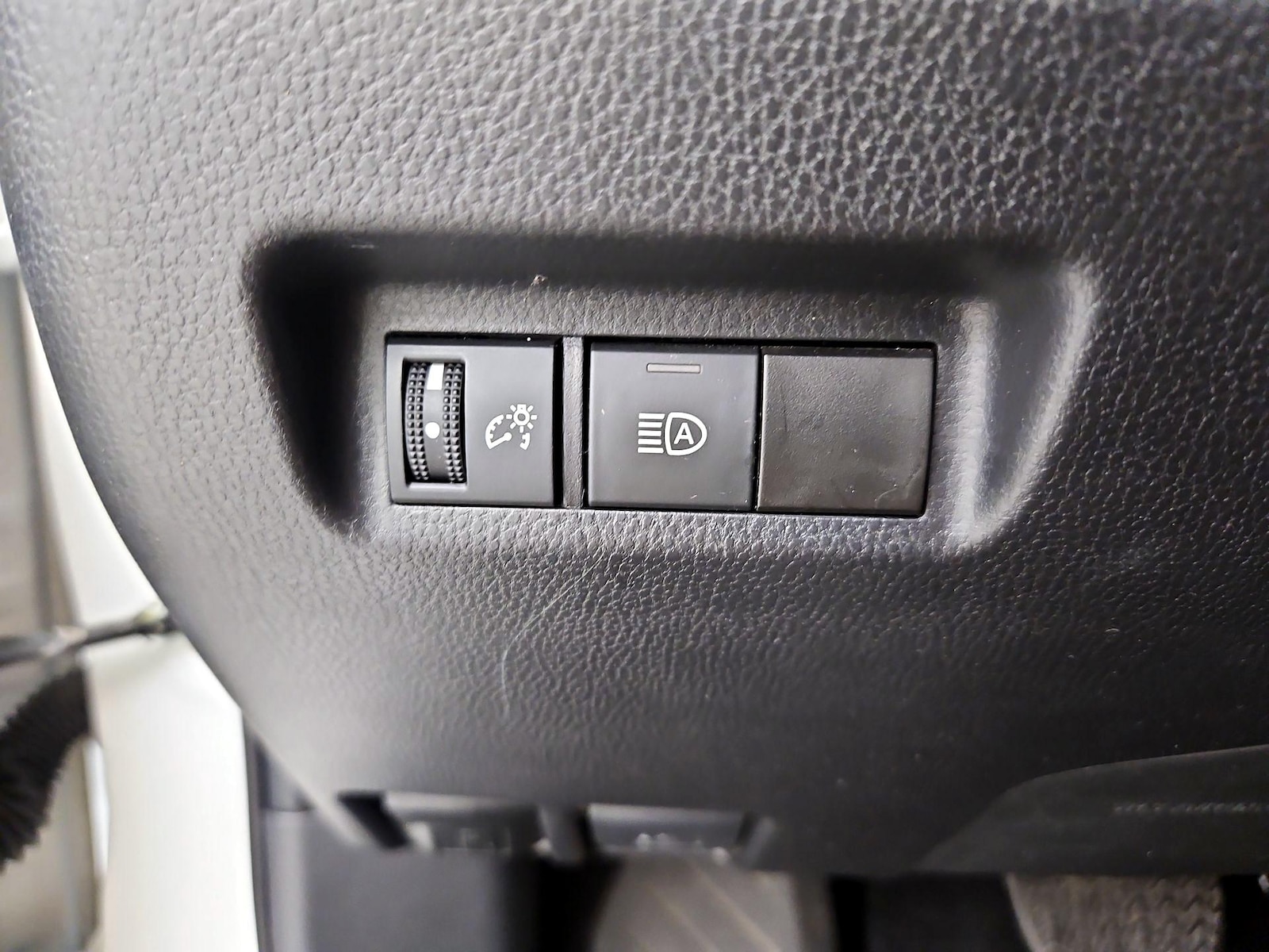 2025 Toyota RAV4 LE - Photo 14
