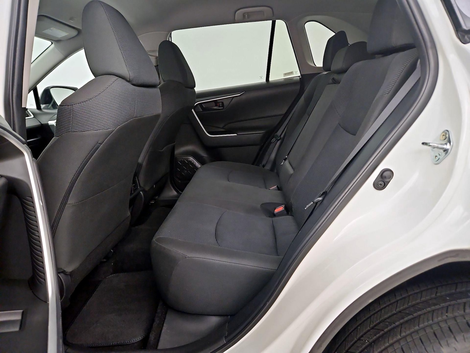 2025 Toyota RAV4 LE - Photo 21