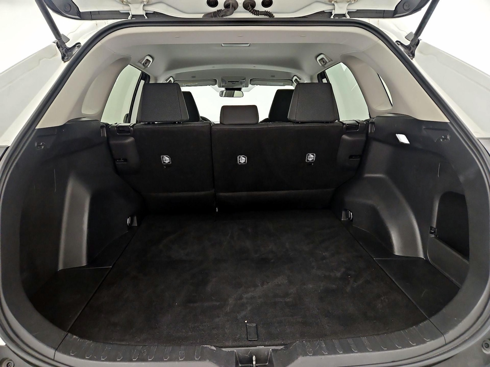 2025 Toyota RAV4 LE - Photo 22