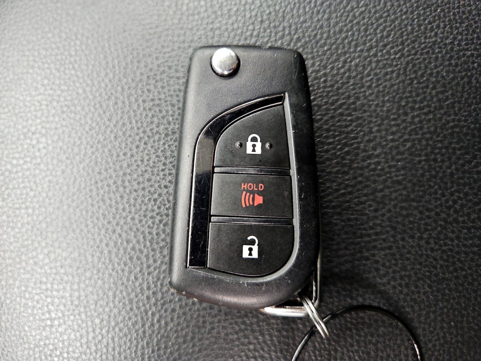 2025 Toyota RAV4 LE - Photo 24
