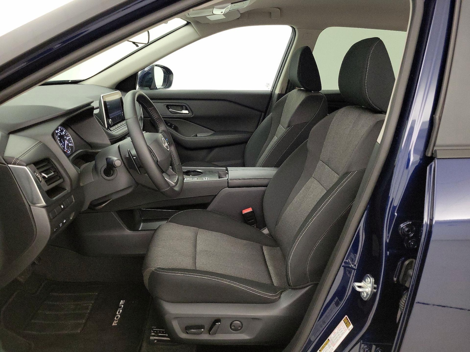 2025 Nissan Rogue SV - Photo 12