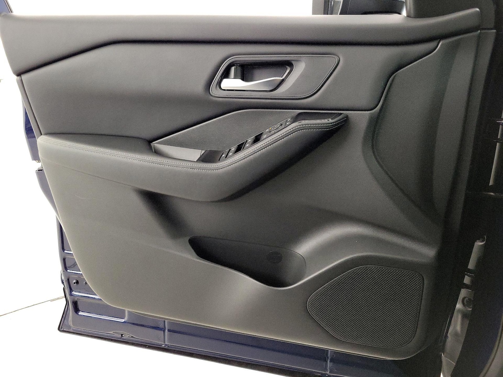 2025 Nissan Rogue SV - Photo 13