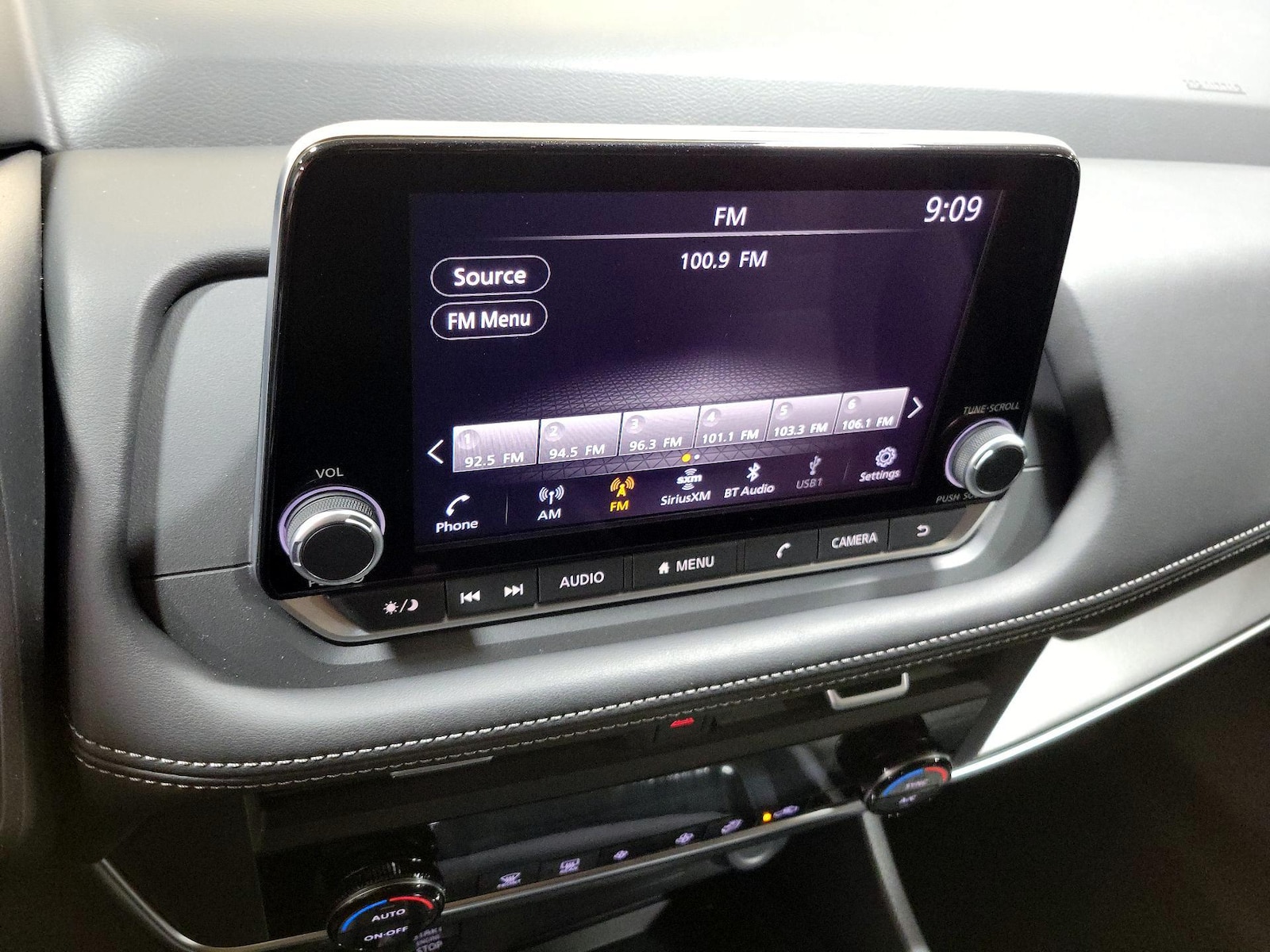 2025 Nissan Rogue SV - Photo 16