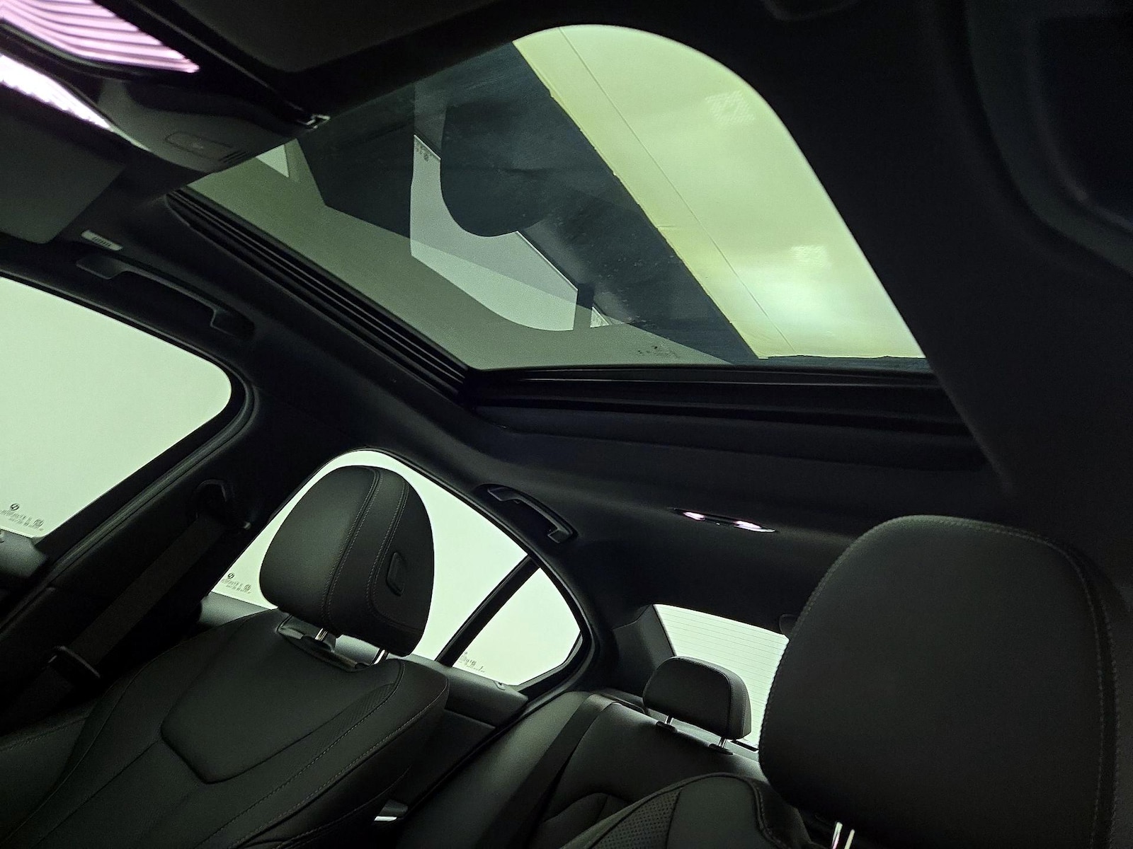 Sunroof(s) & Overhead Airbags